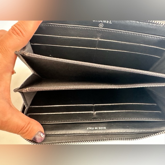 Chanel Black Calfskin Zippy Wallet with Iconic Tassel Detail & Gunmetal Hardware - Picture 5 of 13